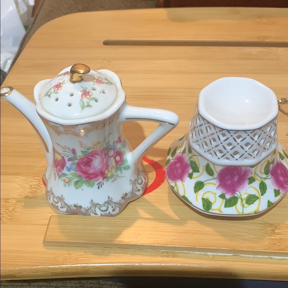 Vintage Pink and Gold Floral Sugar Shakers